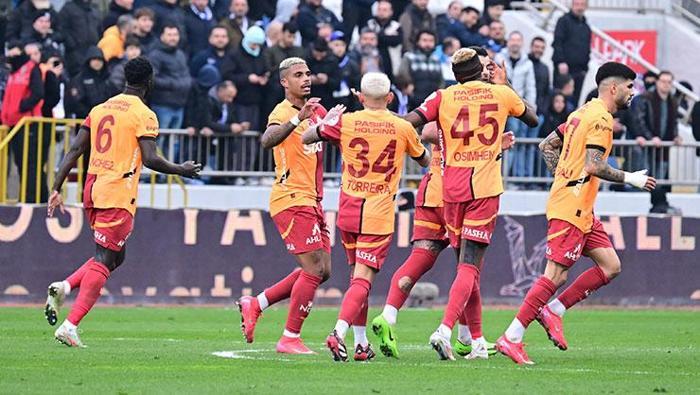 Galatasaray'da Muslera devreye girdi! Başkan Dursun Özbek'ten hamle 2 galatasarayda muslera devreye girdi baskan dursun ozbekten hamle 1 bLGIDR6e