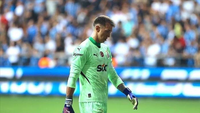 Galatasaray'da Muslera devreye girdi! Başkan Dursun Özbek'ten hamle 6 galatasarayda muslera devreye girdi baskan dursun ozbekten hamle 5 8hCCT4I2