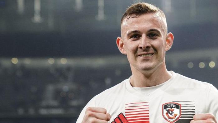 Galatasaray'dan transferde sürpriz hamle... Mertens'in yerine Süper Lig'den 10 numara! 5 galatasaraydan transferde surpriz hamle mertensin yerine super ligden 10 numara 4 WVarAMcj