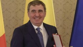 galatasarayin efsane futbolcusu gheorghe hagiye buyuk onur sovalye ilan edildi uK15KNz4