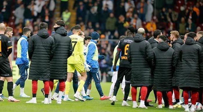 Galatasaray'ın yıldızı Dries Mertens, hayatının şokunu yaşadı! Penaltıdan sonra anlaşma iptal oldu... 1 galatasarayin yildizi dries mertens hayatinin sokunu yasadi penaltidan sonra anlasma iptal oldu 0 MWH96b8E