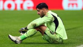 gunay guvenc ayakta alkislandi galatasaray az alkmaar macina damga vuran performans UCVrYNMG