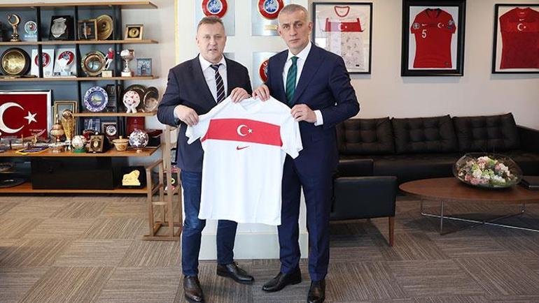 ibrahim haciosmanogluna surpriz ziyaret polonya 0 mZzWReYK
