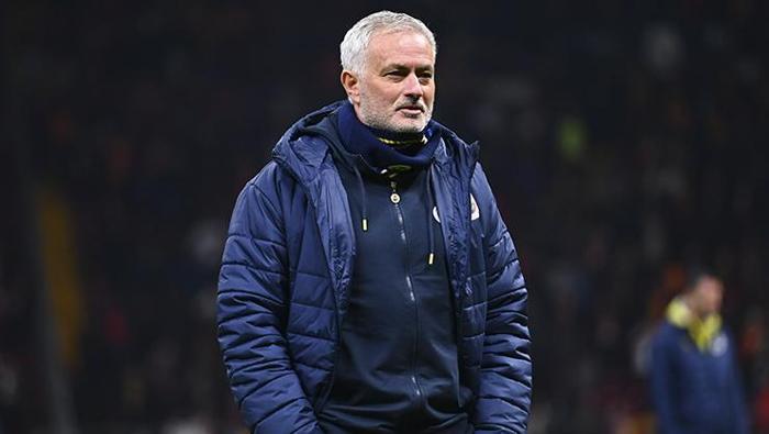 Jose Mourinho'nun 'maymun' benzetmesi ırkçılık mı hakaret mi? Hukukçular açıkladı! Galatasaray-Fenerbahçe derbisi sonrası tartışmalar bitmiyor... 10 jose mourinhonun maymun benzetmesi irkcilik mi hakaret mi hukukcular acikladi galatasaray fenerbahce derbisi sonrasi tartismalar 1w5Tb6Jd