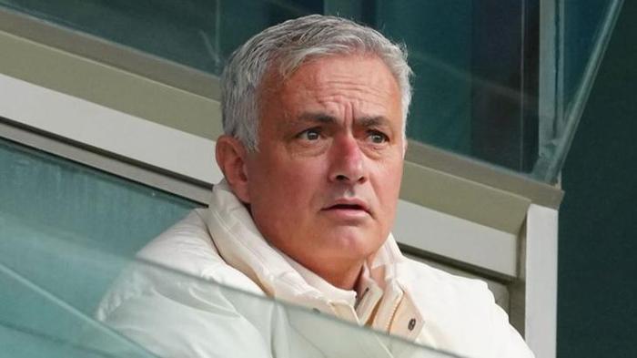 Jose Mourinho'ya ağır ceza! Dünya basınında yankı buldu: 'Bu iş burada bitecek gibi gözükmüyor...' 9 jose mourinhoya agir ceza dunya basininda yanki buldu bu is burada bitecek gibi gozukmuyor