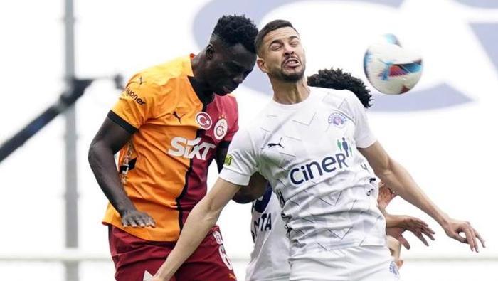 Kasımpaşa - Galatasaray maçına damga vuran pozisyonu Trio'da değerlendirdiler: Kırmızı kart, penaltı... 1 kasimpasa galatasaray macina damga vuran pozisyonu trioda degerlendirdiler kirmizi kart penalti 0 UZQXFgG1