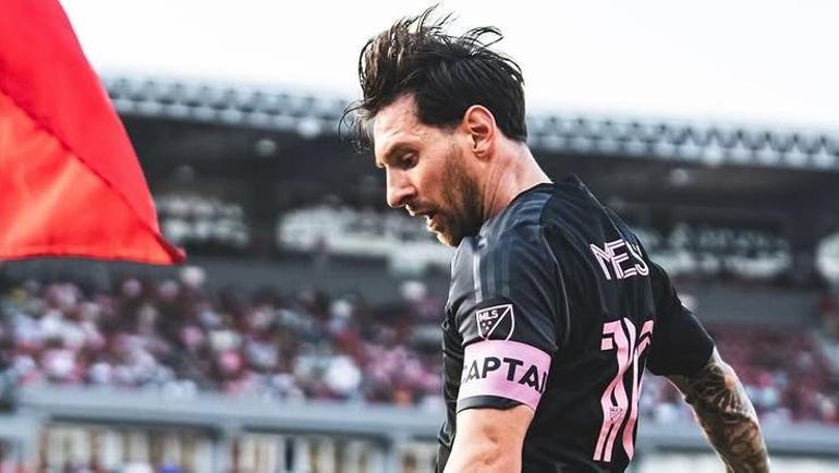 lionel messi ve luis suareze ense cezasi 0 ESWsXMk4