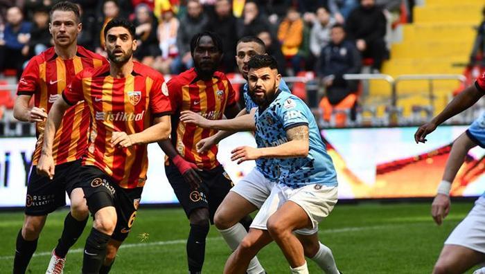 'Maçı 8 kişi tamamlamalıydı' 27. haftanın hakem raporu ortaya çıktı: Galatasaray'ı bir golden etti 11 maci 8 kisi tamamlamaliydi 27 haftanin hakem raporu ortaya cikti galatasarayi bir golden etti AJ68WXsa