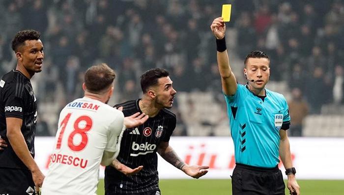 'Maçı 8 kişi tamamlamalıydı' 27. haftanın hakem raporu ortaya çıktı: Galatasaray'ı bir golden etti 7 maci 8 kisi tamamlamaliydi 27 haftanin hakem raporu ortaya cikti galatasarayi bir golden etti VCCCU2nG