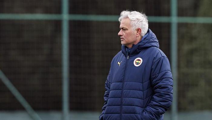 Mourinho derbiyi Belçika'da planladı: Herkes rotasyon bekliyordu 1 mourinho derbiyi belcikada planladi herkes rotasyon bekliyordu 0 vsg1YtDO