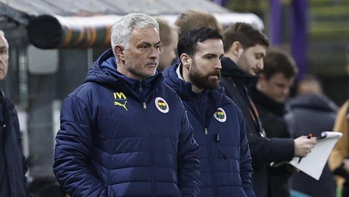 Mourinho derbiyi Belçika'da planladı: Herkes rotasyon bekliyordu 3 mourinho derbiyi belcikada planladi herkes rotasyon bekliyordu 2 zDjQlT4c