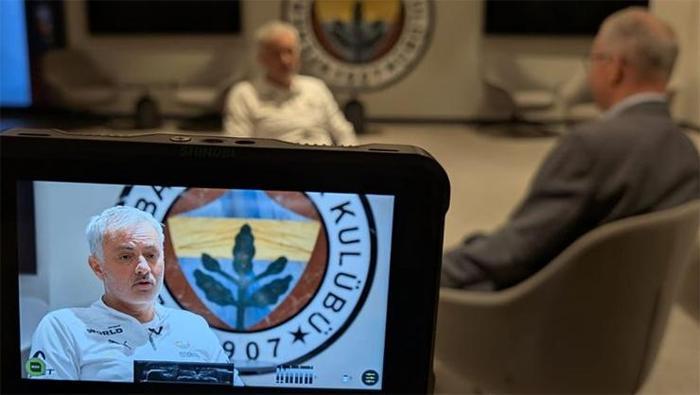 Mourinho'dan zehir zemberek Galatasaray sözleri 'Okan Buruk'un seviyesine inemem!' Irkçılık açıklaması... 3 mourinhodan zehir zemberek galatasaray sozleri okan burukun seviyesine inemem irkcilik aciklamasi 2