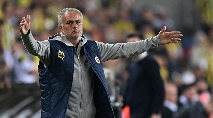 Mourinho'ya verilen 4 maçlık ceza sonrası Fenerbahçe'den ilk açıklama 7 mourinhoya verilen 4 maclik ceza sonrasi fenerbahceden ilk aciklama 6 qq9trHKn