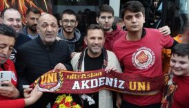 okan buruktan galatasaray taraftarina mesaj rahatiz merak etmeyin TP1WkV4H