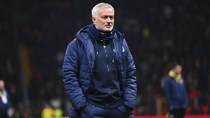 Okan Buruk'tan Jose Mourinho için olay sözler: 'Keşke elini sıkmasaydım!' Galatasaray-Fenerbahçe derbisinin yankıları sürüyor... 4 okan buruktan jose mourinho icin olay sozler keske elini sikmasaydim galatasaray fenerbahce derbisinin yankilari suruyor NY2S3G4X