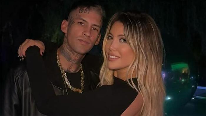 Ortalık fena karışacak! Wanda Nara ve Icardi, Galatasaray-Fenerbahçe derbisinde sevgilileriyle İstanbul'da 3 ortalik fena karisacak wanda nara ve icardi galatasaray fenerbahce derbisinde sevgilileriyle istanbulda 2 7RUW9Xr3