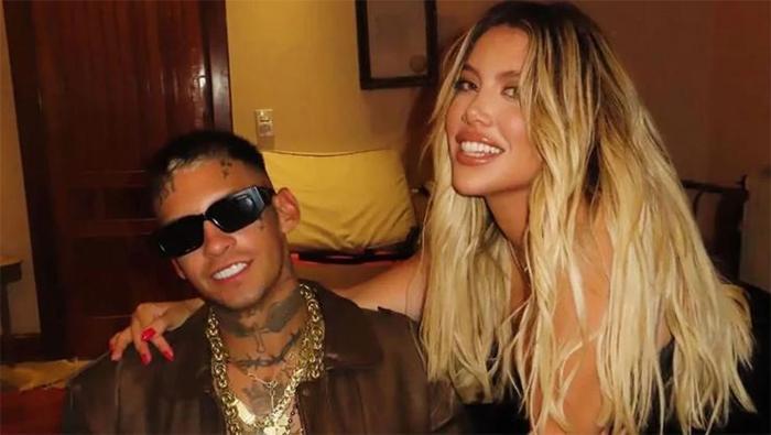 Ortalık fena karışacak! Wanda Nara ve Icardi, Galatasaray-Fenerbahçe derbisinde sevgilileriyle İstanbul'da 5 ortalik fena karisacak wanda nara ve icardi galatasaray fenerbahce derbisinde sevgilileriyle istanbulda 4