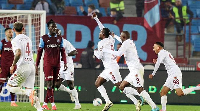 (ÖZET) FIRTINA ESMEYİ UNUTTU! Trabzonspor-Hatayspor maç sonucu: 1-2 2 ozet firtina esmeyi unuttu trabzonspor hatayspor mac sonucu 1 2 1 M8Cv6AiW