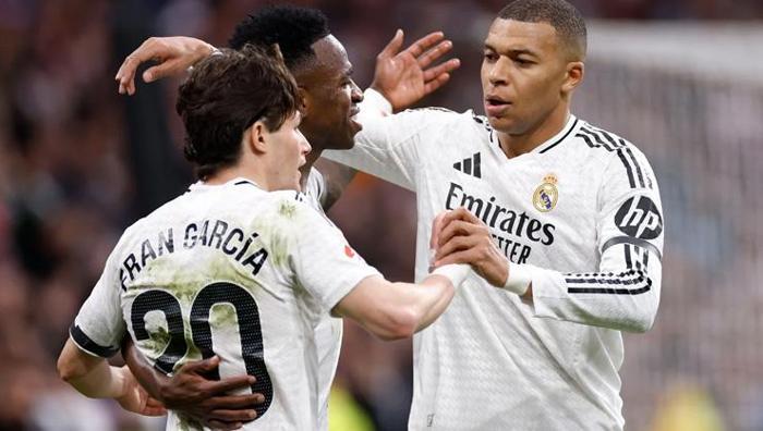 Real Madrid'de Arda Güler kavgası! Taraftarlar birbirine girdi: Zidane olsaydı farklı olurdu 2 real madridde arda guler kavgasi taraftarlar birbirine girdi zidane olsaydi farkli olurdu 1