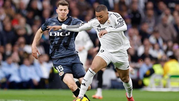 Real Madrid'de Arda Güler kavgası! Taraftarlar birbirine girdi: Zidane olsaydı farklı olurdu 3 real madridde arda guler kavgasi taraftarlar birbirine girdi zidane olsaydi farkli olurdu 2 YPqK5sPl