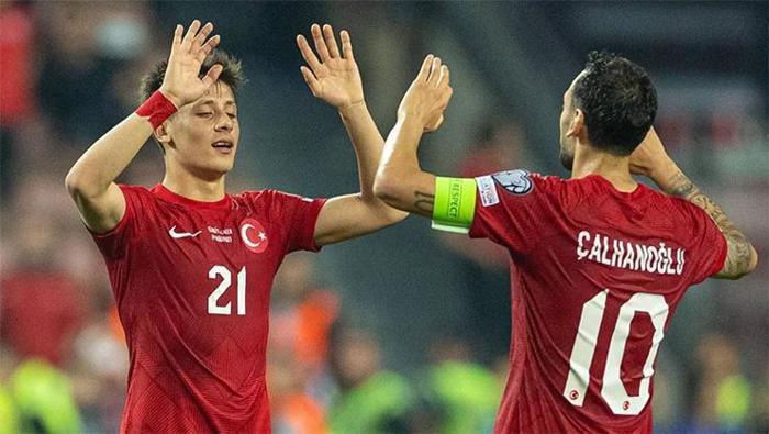 Real Madrid'in kapısında transfer kuyruğu! Arda Güler transferinde Hakan Çalhanoğlu devrede 6 real madridin kapisinda transfer kuyrugu arda guler transferinde hakan calhanoglu devrede 5 wcY6XpXD