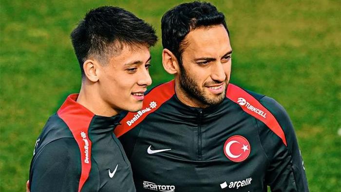 Real Madrid'in kapısında transfer kuyruğu! Arda Güler transferinde Hakan Çalhanoğlu devrede 7 real madridin kapisinda transfer kuyrugu arda guler transferinde hakan calhanoglu devrede 6 vBR2EZmQ