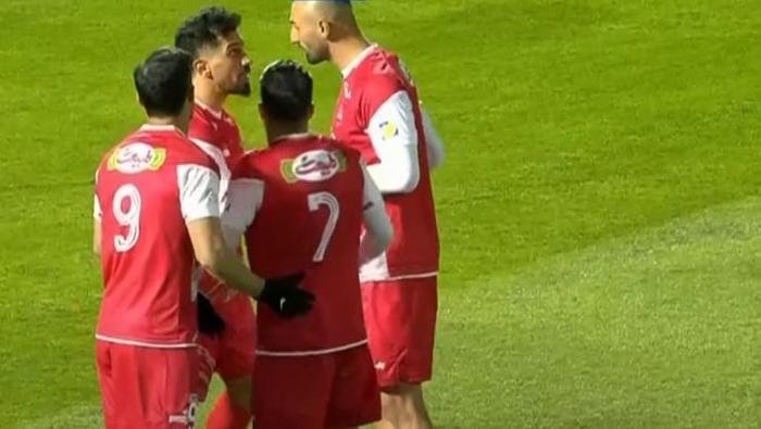 Serdar Dursun şaştı kaldı! Penaltı kaçtı, hakem tekrar ettirdi, bu sefer izin çıkmadı! İşte o anlar... 4 serdar dursun sasti kaldi penalti kacti hakem tekrar ettirdi bu sefer izin cikmadi iste NadOV4Qb