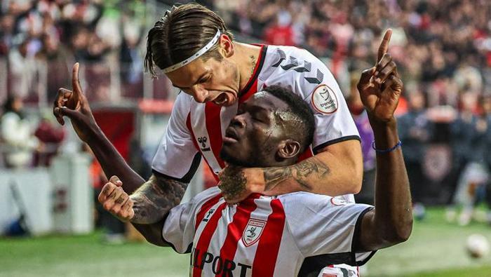 Süper Lig'de puan farkı 4'e indi: Şampiyonluk oranları değişti! Fenerbahçe ve Galatasaray... 2 super ligde puan farki 4e indi sampiyonluk oranlari degisti fenerbahce ve galatasaray 1 8CsA9H6R