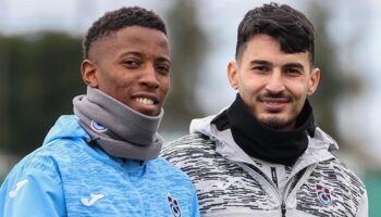 trabzonsporun atani da iyi tutani da firtinada ugurcan cakir ve banza on planda QsgiM21m