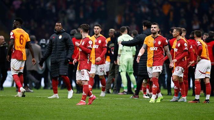 Trio'da Galatasaray - Fenerbahçe derbisinin tartışmalı pozisyonları değerlendirildi: 'Net bir penaltı!' 2 trioda galatasaray fenerbahce derbisinin tartismali pozisyonlari degerlendirildi net bir penalti 1 32pcNzlN