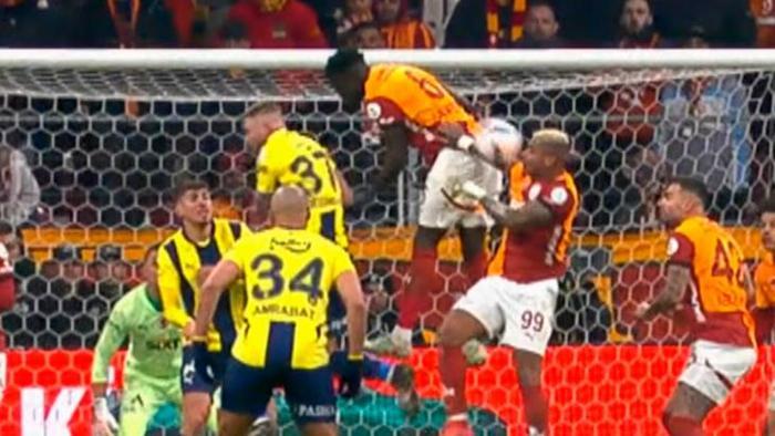 Trio'da Galatasaray - Fenerbahçe derbisinin tartışmalı pozisyonları değerlendirildi: 'Net bir penaltı!' 11 trioda galatasaray fenerbahce derbisinin tartismali pozisyonlari degerlendirildi net bir penalti 10 vrz1WaDz