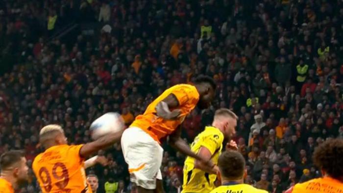 Trio'da Galatasaray - Fenerbahçe derbisinin tartışmalı pozisyonları değerlendirildi: 'Net bir penaltı!' 12 trioda galatasaray fenerbahce derbisinin tartismali pozisyonlari degerlendirildi net bir penalti 11
