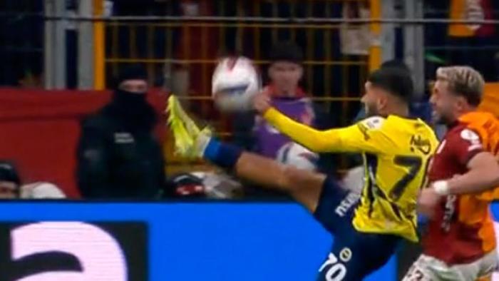 Trio'da Galatasaray - Fenerbahçe derbisinin tartışmalı pozisyonları değerlendirildi: 'Net bir penaltı!' 9 trioda galatasaray fenerbahce derbisinin tartismali pozisyonlari degerlendirildi net bir penalti 8 ygSAFCNg