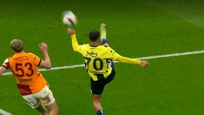 Trio'da Galatasaray - Fenerbahçe derbisinin tartışmalı pozisyonları değerlendirildi: 'Net bir penaltı!' 10 trioda galatasaray fenerbahce derbisinin tartismali pozisyonlari degerlendirildi net bir penalti 9