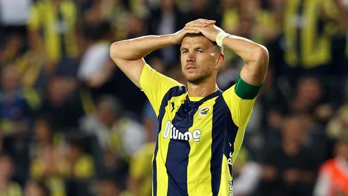 Ve Edin Dzeko imzayı atıyor! Menajeri çağırıldı 3 ve edin dzeko imzayi atiyor menajeri cagirildi 2 aZy4si8n