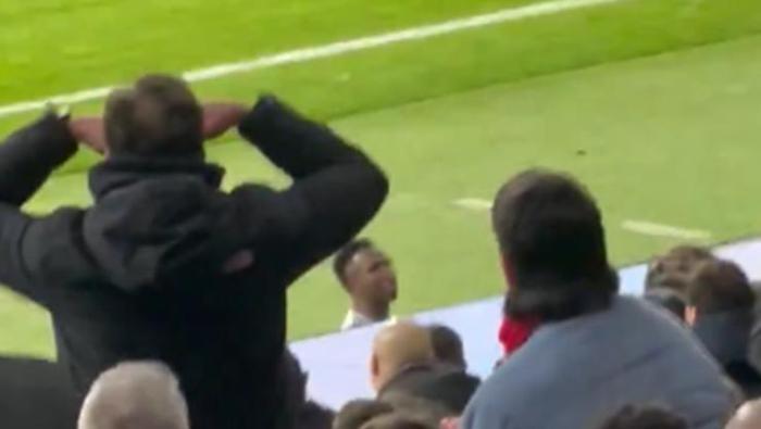 Vinicius Junior, Atletico Madrid taraftarlarını sahaya indiriyordu! Olay hareket... 6 vinicius junior atletico madrid taraftarlarini sahaya indiriyordu olay hareket 5 c8zbSNJO
