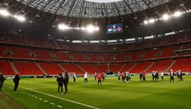 a milli futbol takimi puskas arenada yuruyus yapti xaTYA22H