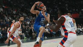 anadolu efes euroleaguede baskoniayi maglup etti seri 5 maca cikti M5QIYHJZ