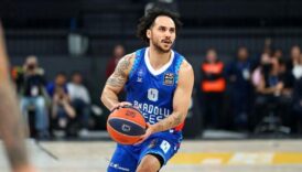 anadolu efes euroleaguein 25 yilina ozel 90lar nostalji formasi ile parkeye cikti lZI8RnzQ