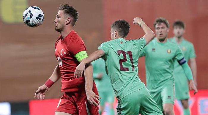 Beşiktaş'ta derbi öncesi Semih Kılıçsoy gelişmesi! Kafaları karıştırdı 1 besiktasta derbi oncesi semih kilicsoy gelismesi kafalari karistirdi 0