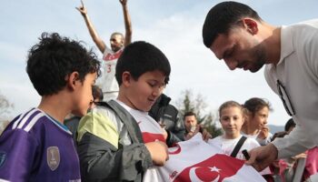 boluda merih demiral izdihami BmEOB7Ri