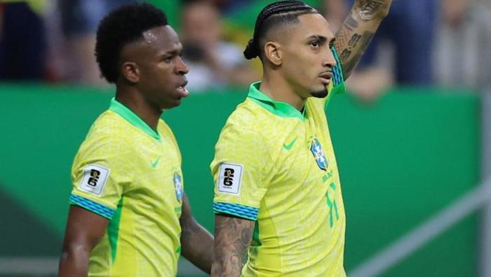 Davinson Sanchez şoku! Sedyeyle sahadan çıktı, yerine Cuesta girdi: Çok sinirlendi 3 davinson sanchez soku sedyeyle sahadan cikti yerine cuesta girdi cok sinirlendi 2 O2kdvptz