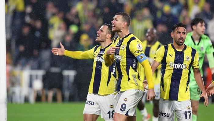 Fenerbahçe'de Cenk Tosun sürprizi! Jose Mourinho kararını verdi 2 fenerbahcede cenk tosun surprizi jose mourinho kararini verdi 1 WHBLSpVR
