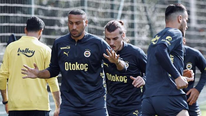 Fenerbahçe'de Cenk Tosun sürprizi! Jose Mourinho kararını verdi 7 fenerbahcede cenk tosun surprizi jose mourinho kararini verdi 6 BdVV2pJG