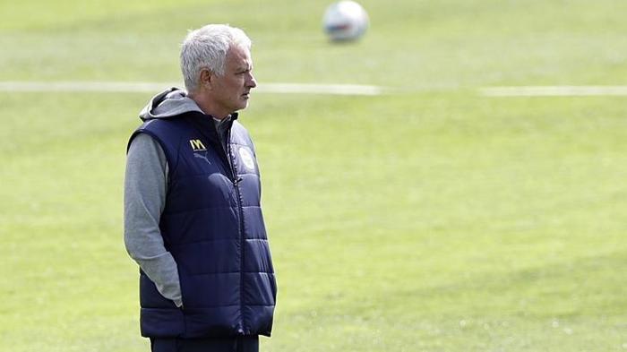 Fenerbahçe'de Galatasaray derbisi öncesi rekabet tavan yaptı! Mourinho işi sıkı tutuyor 1 fenerbahcede galatasaray derbisi oncesi rekabet tavan yapti mourinho isi siki tutuyor 0 GgYBiwBE