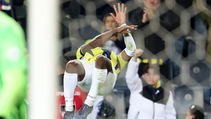 Fenerbahçe'de Jose Mourinho'dan Allan Saint-Maximin kararı! Tek şartı var... 2 fenerbahcede jose mourinhodan allan saint maximin karari tek sarti var 1 cw9XqDwD