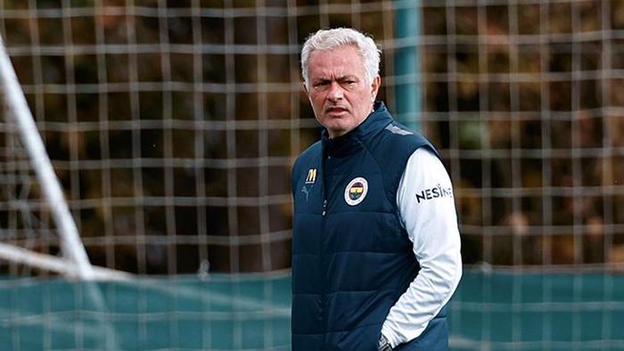 Fenerbahçe'de Jose Mourinho'dan takıma moral sözleri! 'Ayağa kalkacağız' 2 fenerbahcede jose mourinhodan takima moral sozleri ayaga kalkacagiz 1 FB2b5fAq