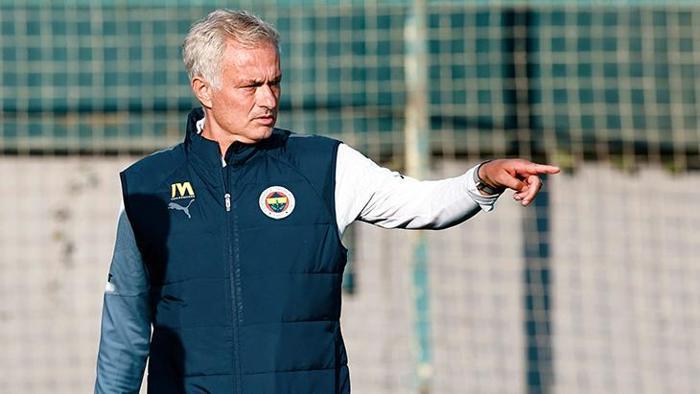 Fenerbahçe'de Jose Mourinho'dan takıma moral sözleri! 'Ayağa kalkacağız' 3 fenerbahcede jose mourinhodan takima moral sozleri ayaga kalkacagiz 2 C8d5vbj4