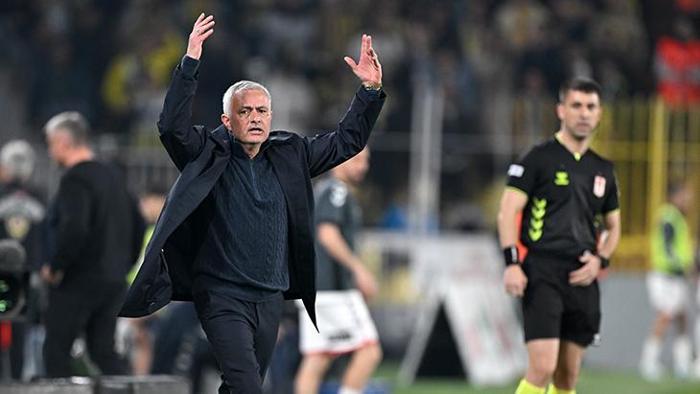 Fenerbahçe'de Jose Mourinho'dan takıma moral sözleri! 'Ayağa kalkacağız' 5 fenerbahcede jose mourinhodan takima moral sozleri ayaga kalkacagiz 4 J3lPQL5s
