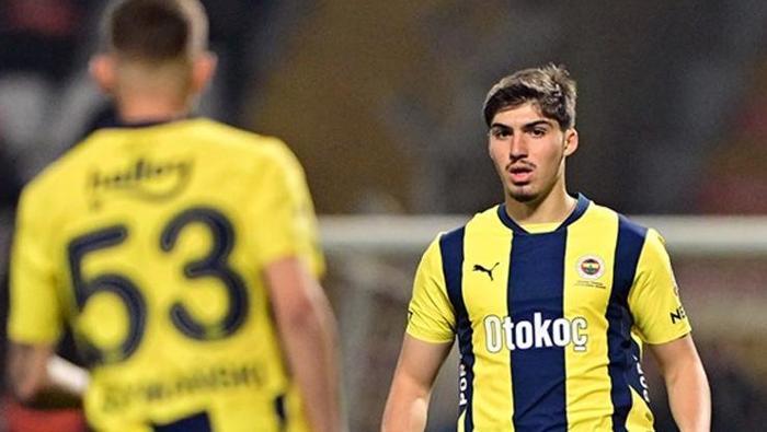 Fenerbahçe'nin genç yıldızı Yusuf Akçiçek paylaşılamıyor! Dünya devi de peşine düştü 1 fenerbahcenin genc yildizi yusuf akcicek paylasilamiyor dunya devi de pesine dustu 0 tIBKpFbX